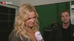 To musíte vidět! Nervózní a elegantní Babišová komentuje úspěch svého manžela