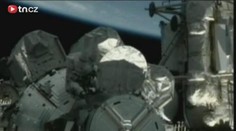 UNIKÁTNÍ VIDEA z mise DISCOVERY! Astronauti vystoupili do vesmíru