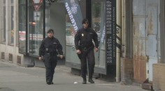 Strážníci v Ostravě pomohli dvěma seniorům. Jeden byl nalezen v pyžamu na ulici