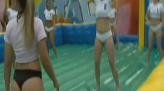 Mokrý fotbal je sexy! Video