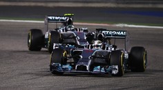 ON-LINE: Velkou cenu Bahrajnu F1 vyhrál Hamilton! Stačil mu jen Rosberg