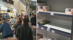 Obchody brojí proti nákaze, požadují po zákaznících rukavice či odstup