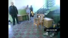 ŠOKUJÍCÍ VIDEO: Policisté šikanovali romské děti!