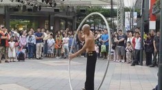 VIDEO: Takové triky s obručí vaše cvičitelka neumí