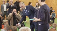 Premiér Fiala zahájil školní rok. Navštívil ZŠ Ostrov na Karlovarsku