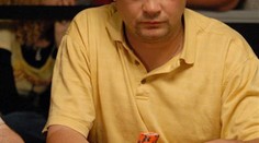 Chris Bell má první WSOP náramek!