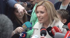 Ve volebních štábech je rušno. Nerudová se vyspala, Hilšer řešil stromeček