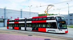 Praha z legrace představila dvoupatrové tramvaje. U lidí si pořádně naběhla