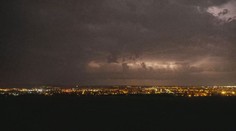Extrémní počasí dorazilo do Česka. Ticho před bouří vystřídaly blesky a déšť