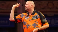 Van Barneveld končí hned v 1. kole World Grand Prix. Domů ho poslal Schindler