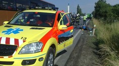 Motorkář se srazil se škodovkou. Dva lidé mrtví