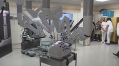 Jihlavská nemocnice dokáže operovat na dálku. Získala nový speciální přístroj