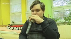 Nemocný Michal potřebuje speciální péči, brání mu ale úředníci