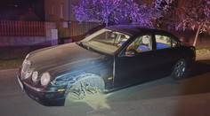 Policie pátrá po řidiči, který způsobil nehodu. Po čelní srážce z místa utekl