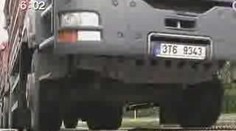 Policie si posvítila na kamioňáky