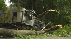 TRAGÉDIE U CHRUDIMI: Na auto spadla větev, ŘIDIČ ZEMŘEL