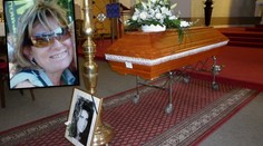 Pomozte zoufalému vdovci! Hledá foťák a poslední snímky své ženy