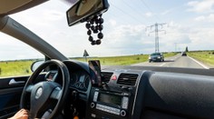 Kontroverzní aplikace mění telefon v palubní kameru. A nabádá řidiče, aby se vzájemně udávali