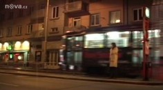 Drzí lupiči kradli peníze a cigarety na rušné pražské ulici