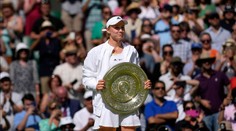 Šílená sázka. Trenér si nechal vytetovat jméno své svěřenkyně. Kvůli Wimbledonu