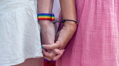 Doma si ani nedovolí vzít se za ruce. Prague Pride nabídl bezpečné místo pro všechny