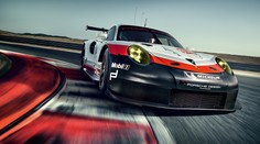 Zbláznili se?! Porsche představilo závodní 911, která nemá motor vzadu