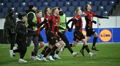 Islandský trpaslík prožil historický večer, skolil favorita z Řecka