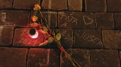 Táta a děda Josef, teta Věra. U křížů na Staromáku stále přibývají jména