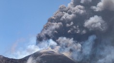 VIDEO: Sicilská sopka Etna se znovu probrala k životu. Chrlila oheň a lávu
