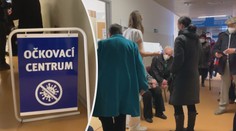 Hlava na hlavě, rozestupy žádné. Tak vypadá očkování seniorů v Mostě