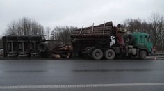 Kamion, který havaroval u Frýdku-Místku, byl přetížený. Váhu přesáhl o 13 tun