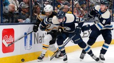Obránce Jiříček debutoval v NHL. Líbí se mi jeho nebojácný přístup, chválí ho kouč