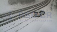 Sníh zkomplikoval dopravu, hlavní tah do Polska se zastavil! FOTO a VIDEO