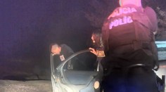 Čtyři dívky v autě ujížděly policii. Zastavilo je až 32 výstřelů!