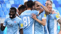 Slovan s Čechy v sestavě nečekaně prohrál, ale přesto postupuje