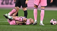 Otřesný faul na Busquetse, hráč Kóbe ani nedostal kartu. Messi potkal Iniestu