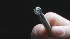 Britové budou vyrábět diamanty ve vesmíru. Brzy do kosmu vypustí první komoru