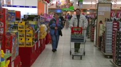 Letošní Vánoce jsou chudší. Lidé utráceli méně než loni