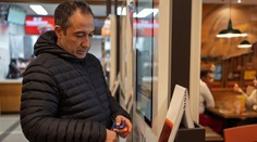 Kiosky ve fastfoodu si říkají o spropitné. Čechy to rozdělilo na dva tábory