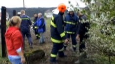 Hasiči zachránili koně z hluboké studny