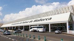 Brutální útok na Mallorce. Mladíka na letišti pobodali před zraky cestujících