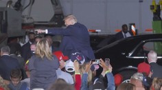 Trump a Biden za sebou mají klíčové mítinky. Opět si vyměňovali urážky