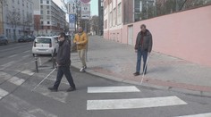 Nevidomé stále ohrožují záludné přechody. V Praze jich odhalili desítky