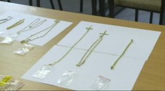 V garáži měli kradenou elektroniku! Doma našli policisté šperky!