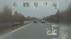 Frajírek v Mercedesu se řítil silnicí u Olomouce rychlostí 214 km/h