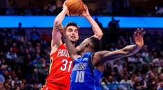 Satoranský pomohl k výhře Pelicans třemi body, Suns po 18  zápasech padli
