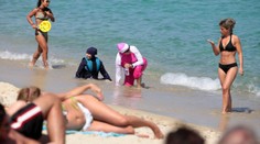 Po brutální bitce zakázali na Korsice muslimské plavky burkini