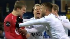 Spoluhráči v Norsku se porvali. Jeden simuloval, druhý dostal červenou