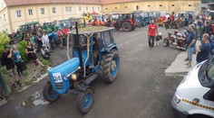 Traktory i traktůrky. Na Litoměřicku se odehrála spanilá jízda vesnicí
