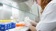 Testovat stíháme rychleji než většina světa, pochlubil se Adam Vojtěch